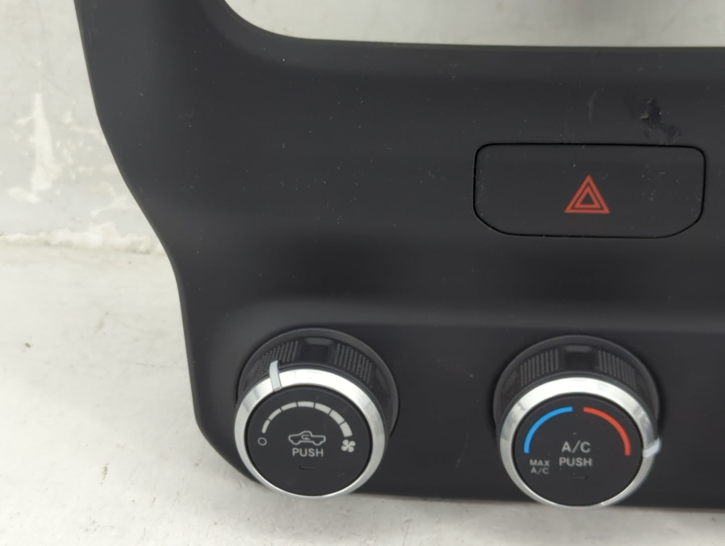 2020 Dodge Ram 2500 Climate Control Module Temperature AC/Heater Replacement P/N:P68340281AD 17023199-04 Fits OEM Used Auto 