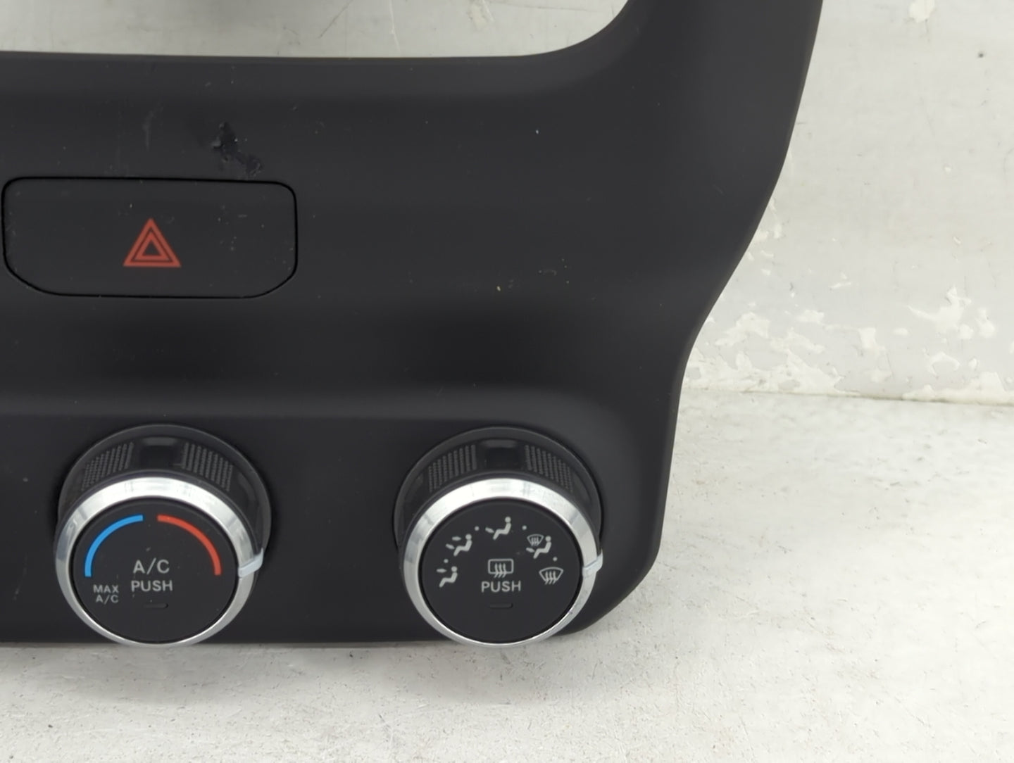 2020 Dodge Ram 2500 Climate Control Module Temperature AC/Heater Replacement P/N:P68340281AD 17023199-04 Fits OEM Used Auto 
