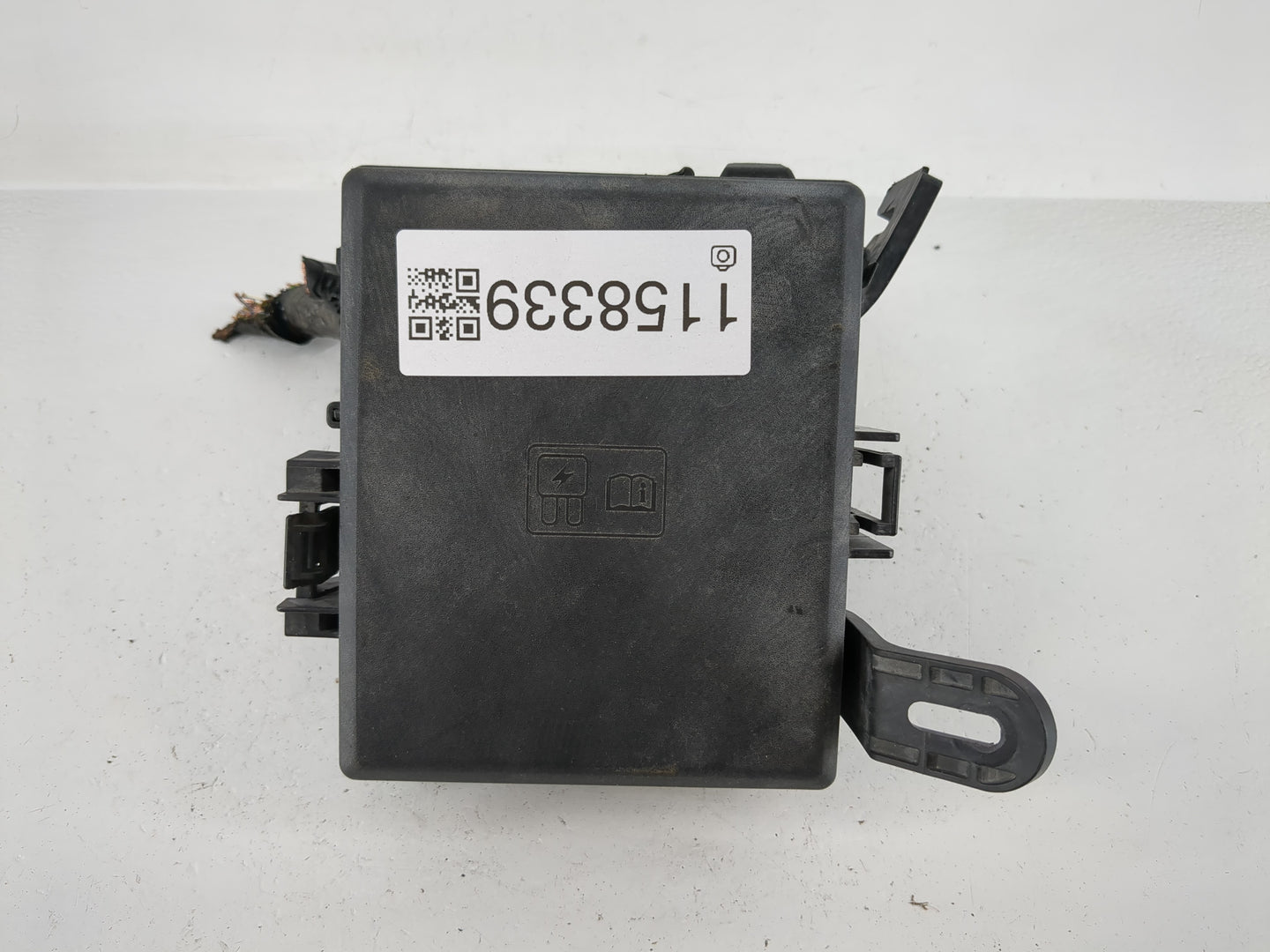 2018-2020 Ford Ecosport Fusebox Fuse Box Panel Relay Module P/N:GN15-12A581-LZH Fits Fits 2018 2019 2020 OEM Used Auto Parts