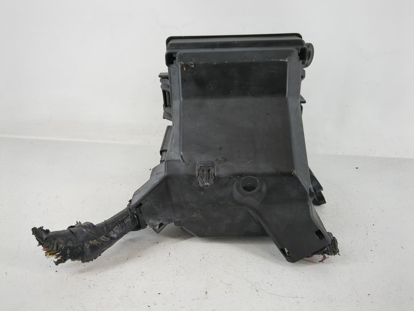 2018-2020 Ford Ecosport Fusebox Fuse Box Panel Relay Module P/N:GN15-12A581-LZH Fits Fits 2018 2019 2020 OEM Used Auto Parts