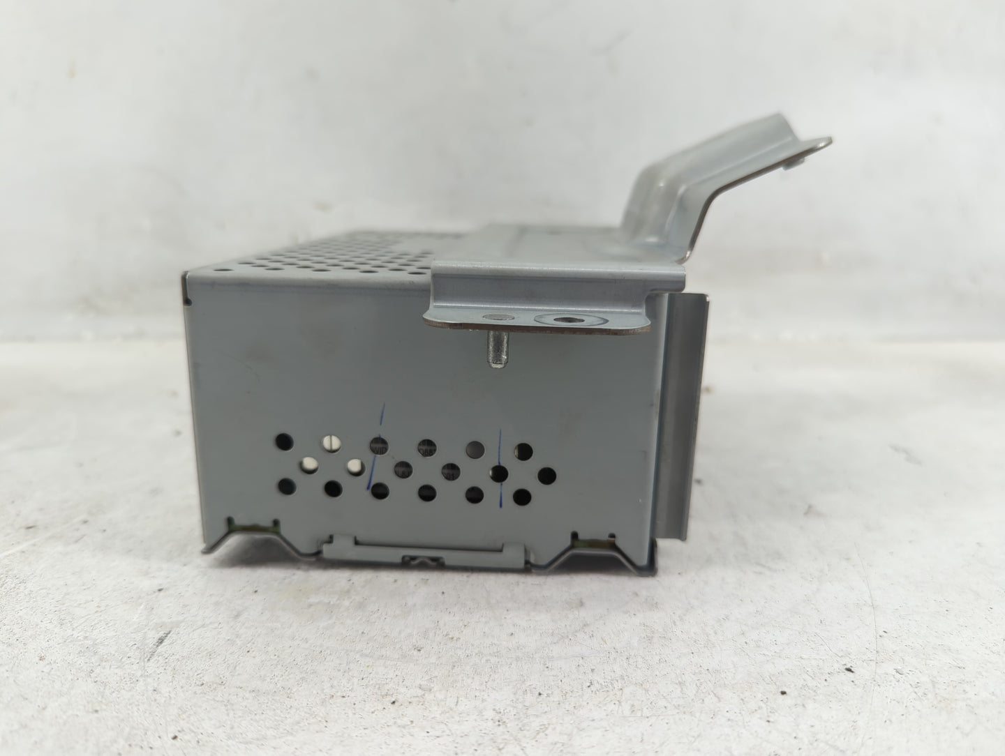 2020 Ford Ecosport Radio AM FM Cd Player Receiver Replacement P/N:LU5T-18K810-KF Fits OEM Used Auto Parts - Oemusedautoparts