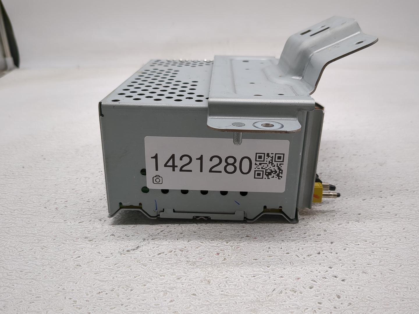 2020 Ford Ecosport Radio AM FM Cd Player Receiver Replacement P/N:LU5T-18K810-KF Fits OEM Used Auto Parts - Oemusedautoparts