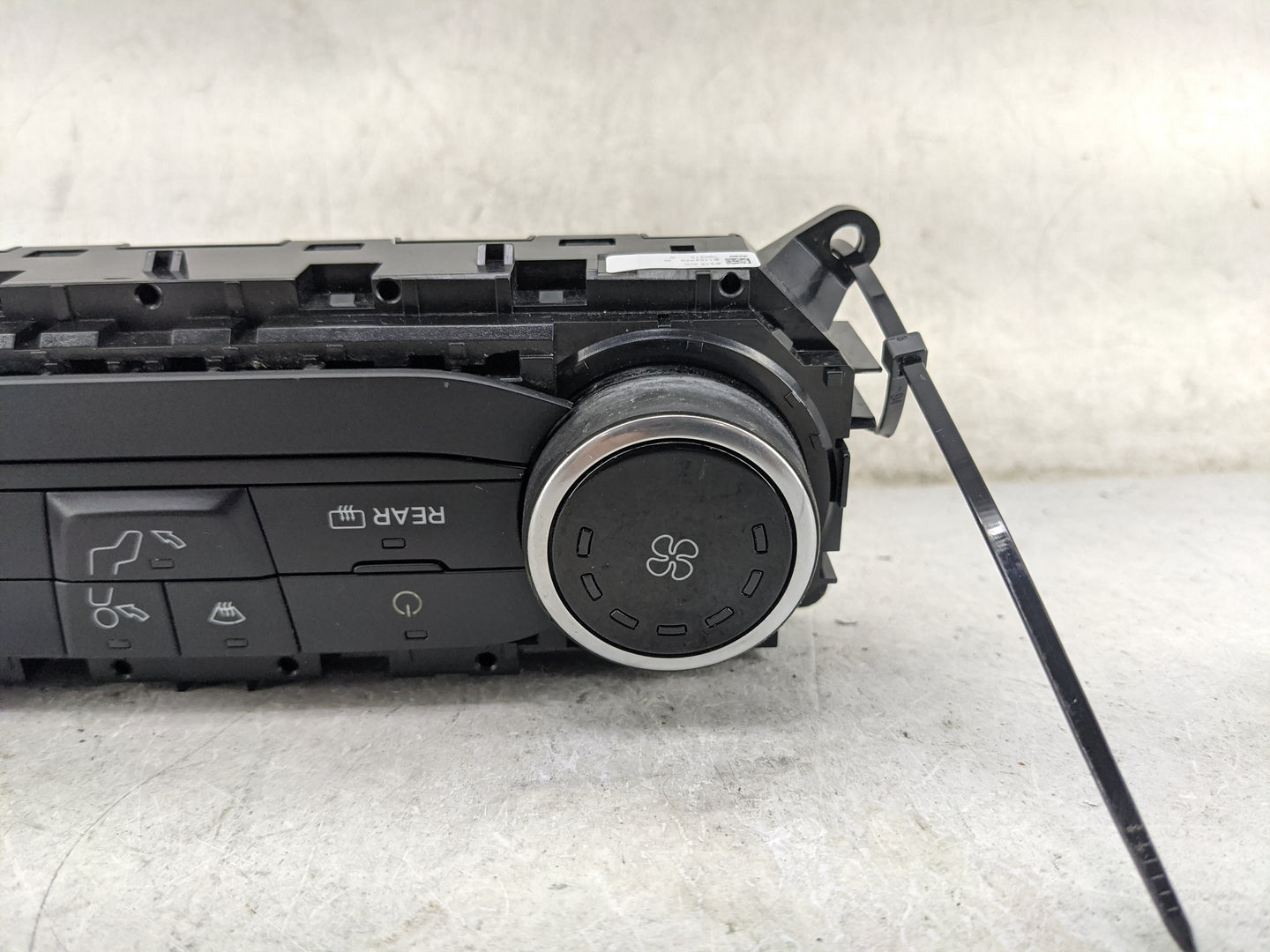 2018-2020 Ford Ecosport Climate Control Module Temperature AC/Heater Replacement P/N:B515 AC E174005 C Fits Fits 2018 2019 2