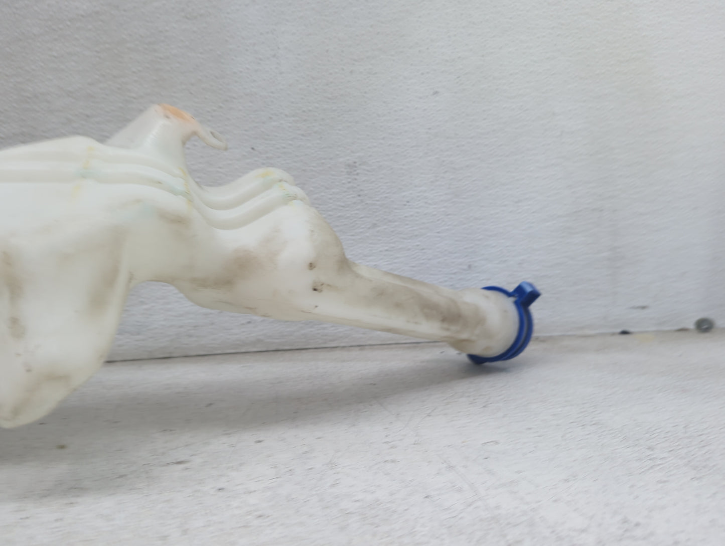 2018-2022 Ford Ecosport Windshield Washer Fluid Reservoir Bottle Oem 1473692 - Oemusedautoparts1.com