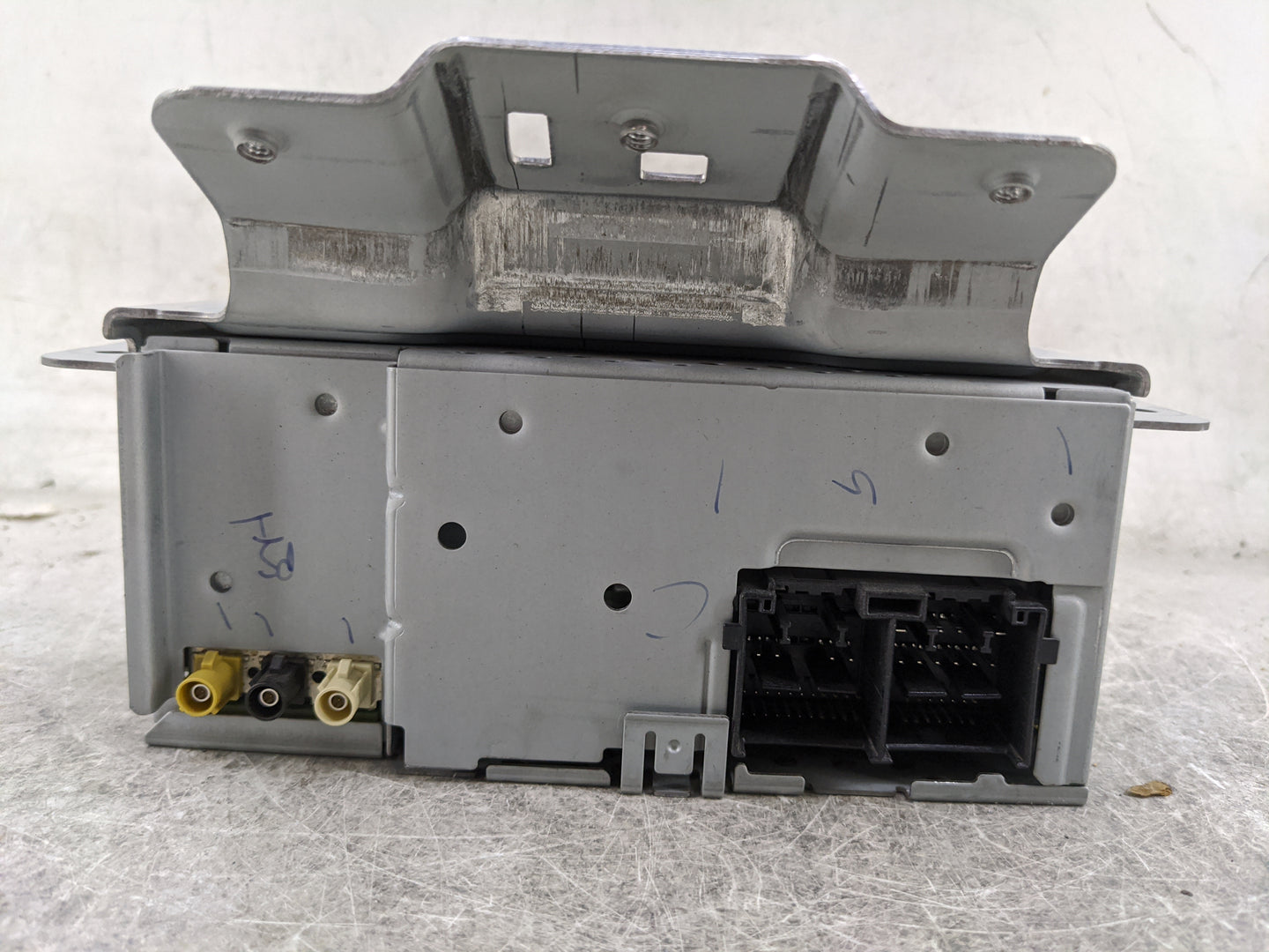 2020 Ford Ecosport Radio AM FM Cd Player Receiver Replacement P/N:LU5T-18K810-KF AHU001, LUKFZ00747K Fits OEM Used Auto Part