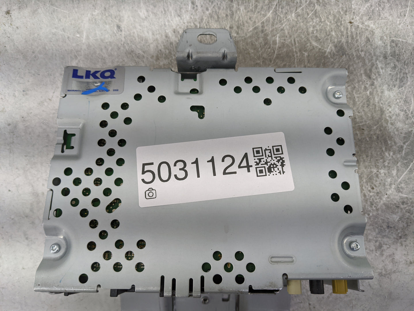 2020 Ford Ecosport Radio AM FM Cd Player Receiver Replacement P/N:LU5T-18K810-KF AHU001, LUKFZ00747K Fits OEM Used Auto Part