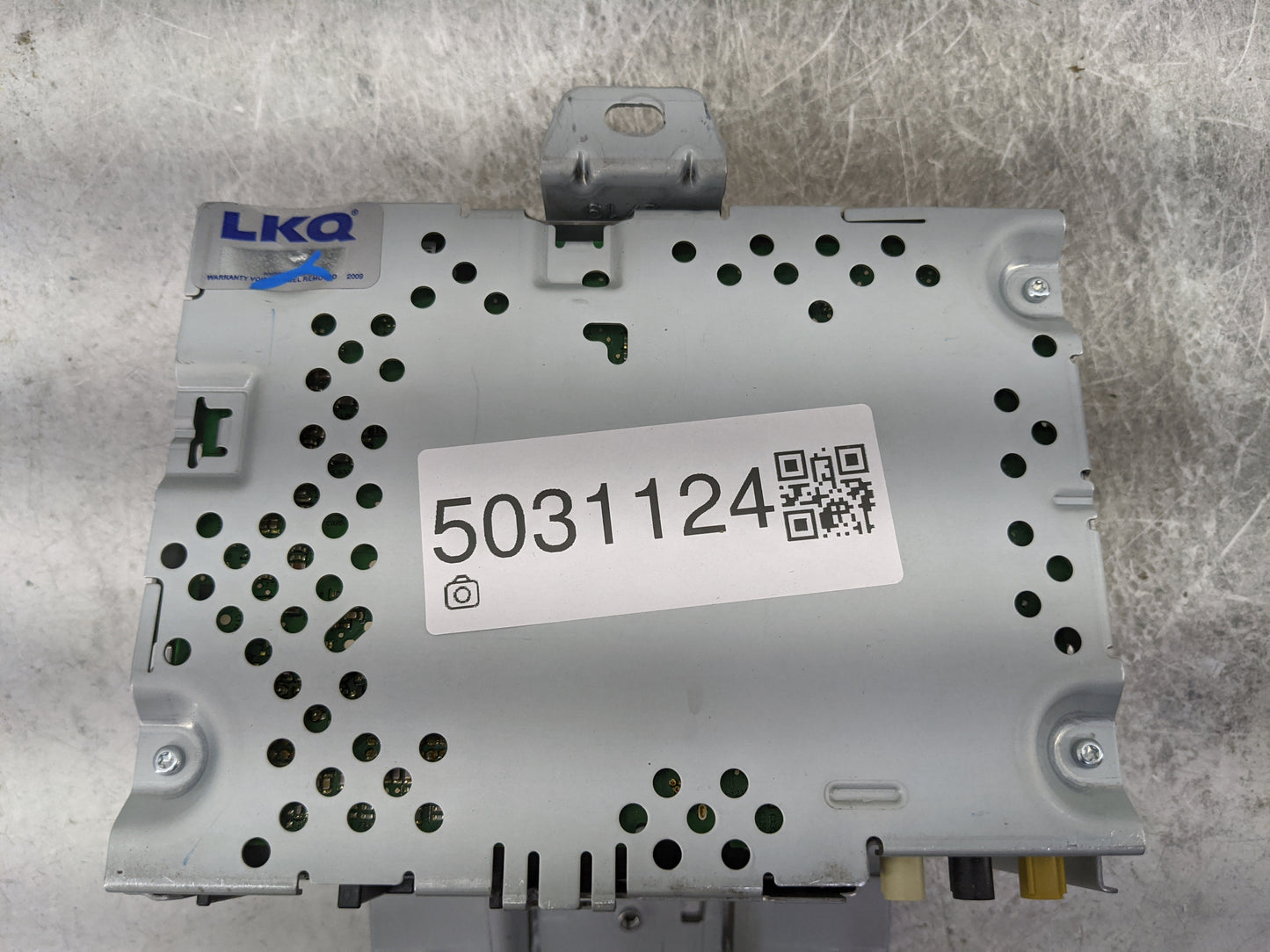 2020 Ford Ecosport Radio AM FM Cd Player Receiver Replacement P/N:LU5T-18K810-KF AHU001, LUKFZ00747K Fits OEM Used Auto Part