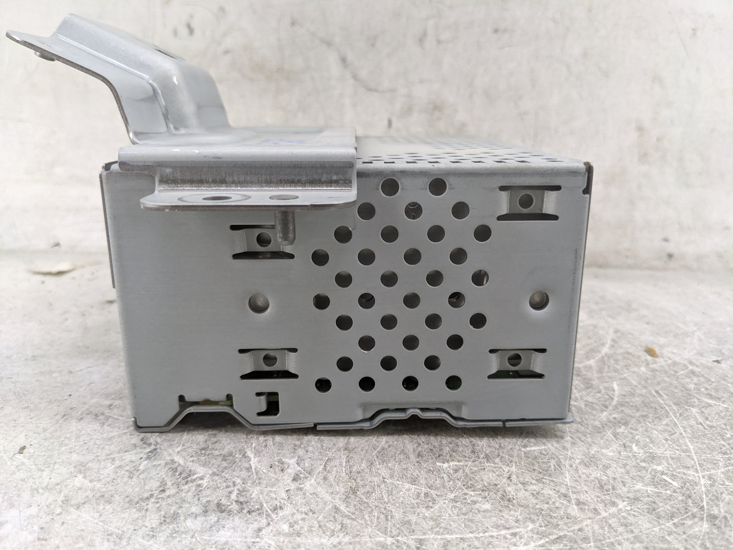 2020 Ford Ecosport Radio AM FM Cd Player Receiver Replacement P/N:LU5T-18K810-KF AHU001, LUKFZ00747K Fits OEM Used Auto Part