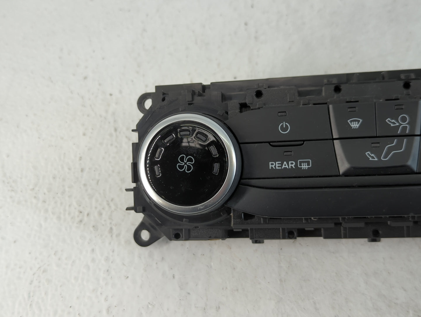 2018-2020 Ford Ecosport Climate Control Module Temperature AC/Heater Replacement P/N:E1179823 L B515 AC Fits Fits 2018 2019 