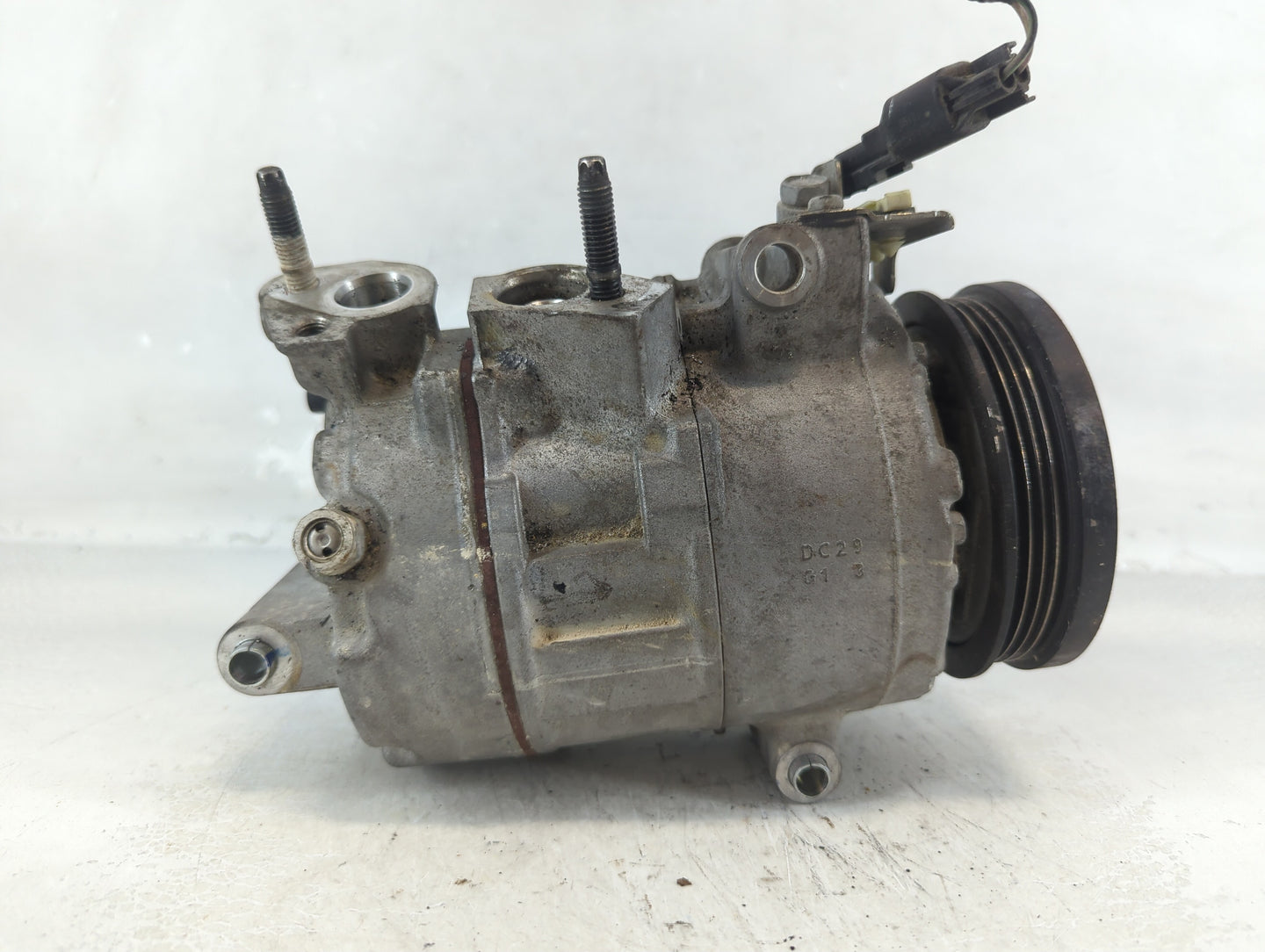 2020 Ford Edge Alternator Replacement Generator Charging Assembly Engine OEM P/N:K2GH-19D629-AC Fits OEM Used Auto Parts - O