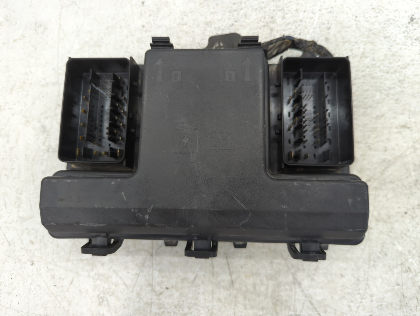 2019-2020 Ford Edge Fusebox Fuse Box Panel Relay Module P/N:G2GT-14A075AA Fits Fits 2019 2020 OEM Used Auto Parts - Oemuseda