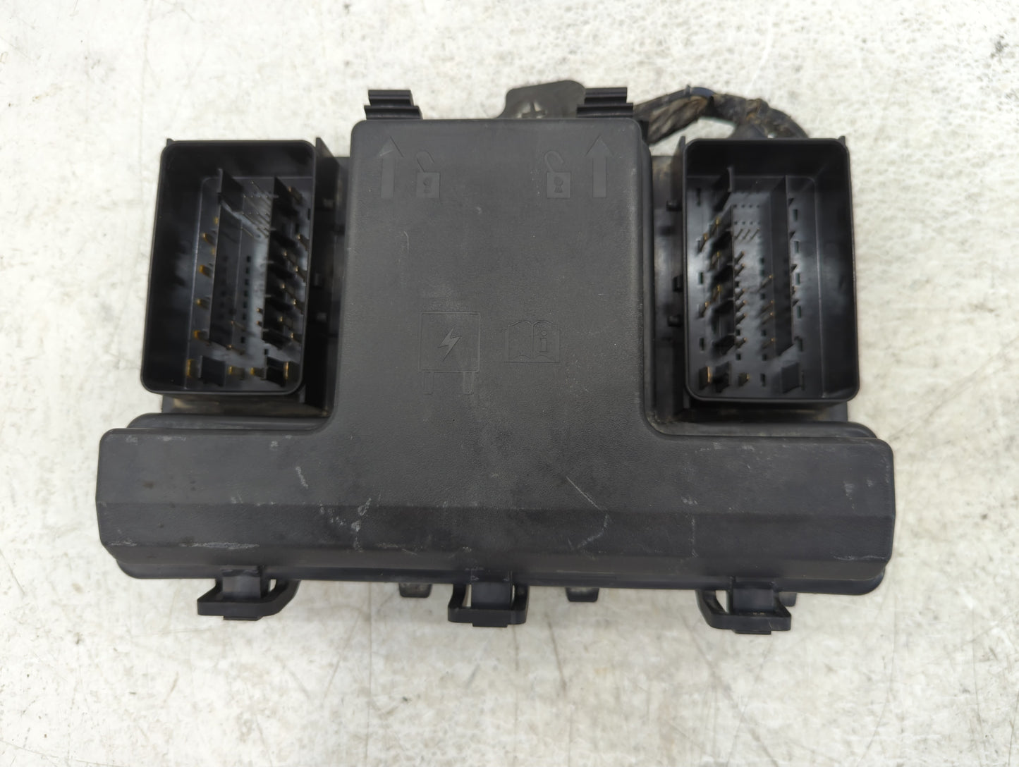 2019-2020 Ford Edge Fusebox Fuse Box Panel Relay Module P/N:G2GT-14A075AA Fits Fits 2019 2020 OEM Used Auto Parts - Oemuseda