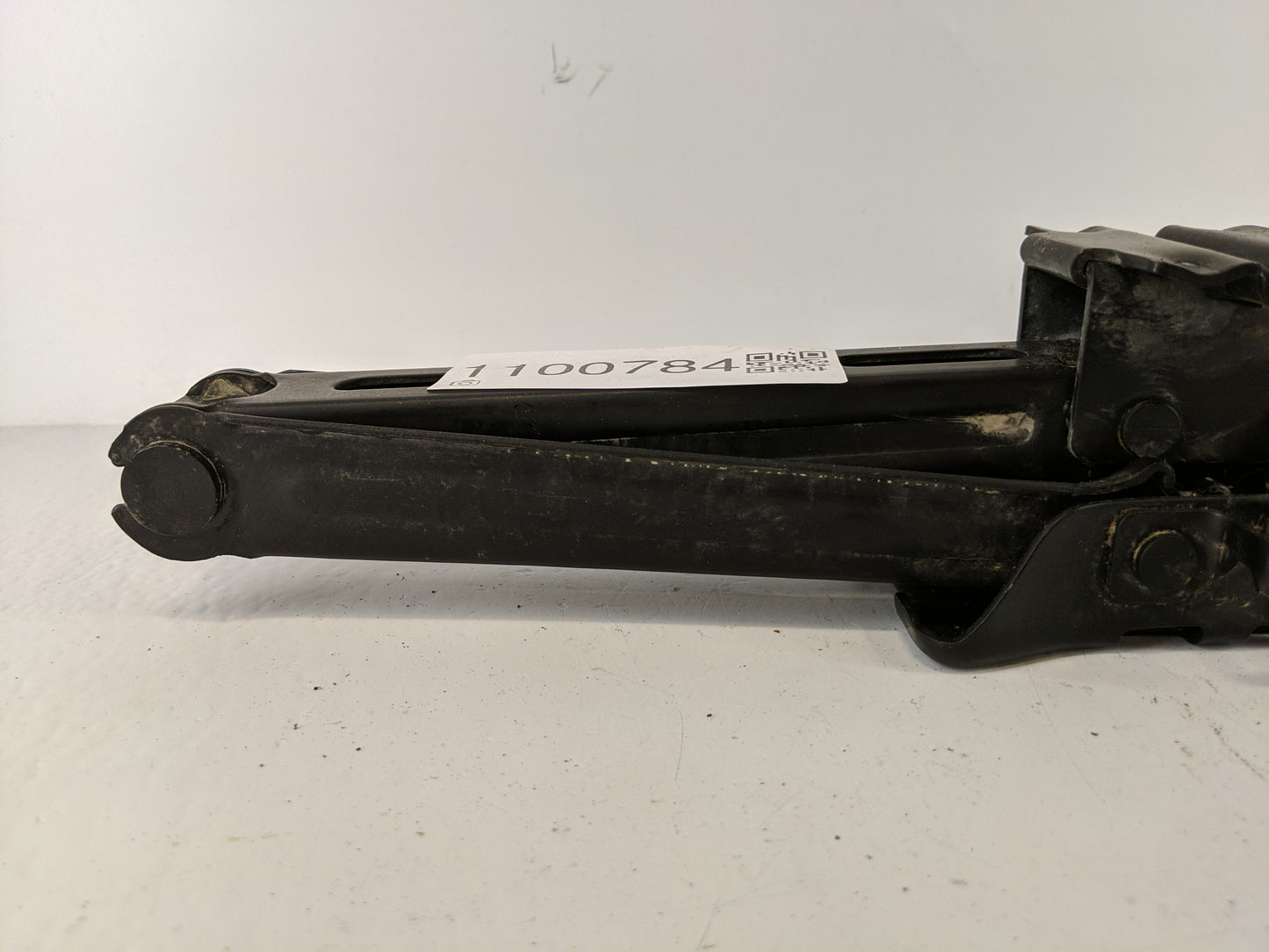 2020 Ford Edge Spare Scissor Car Jack - Oemusedautoparts1.com