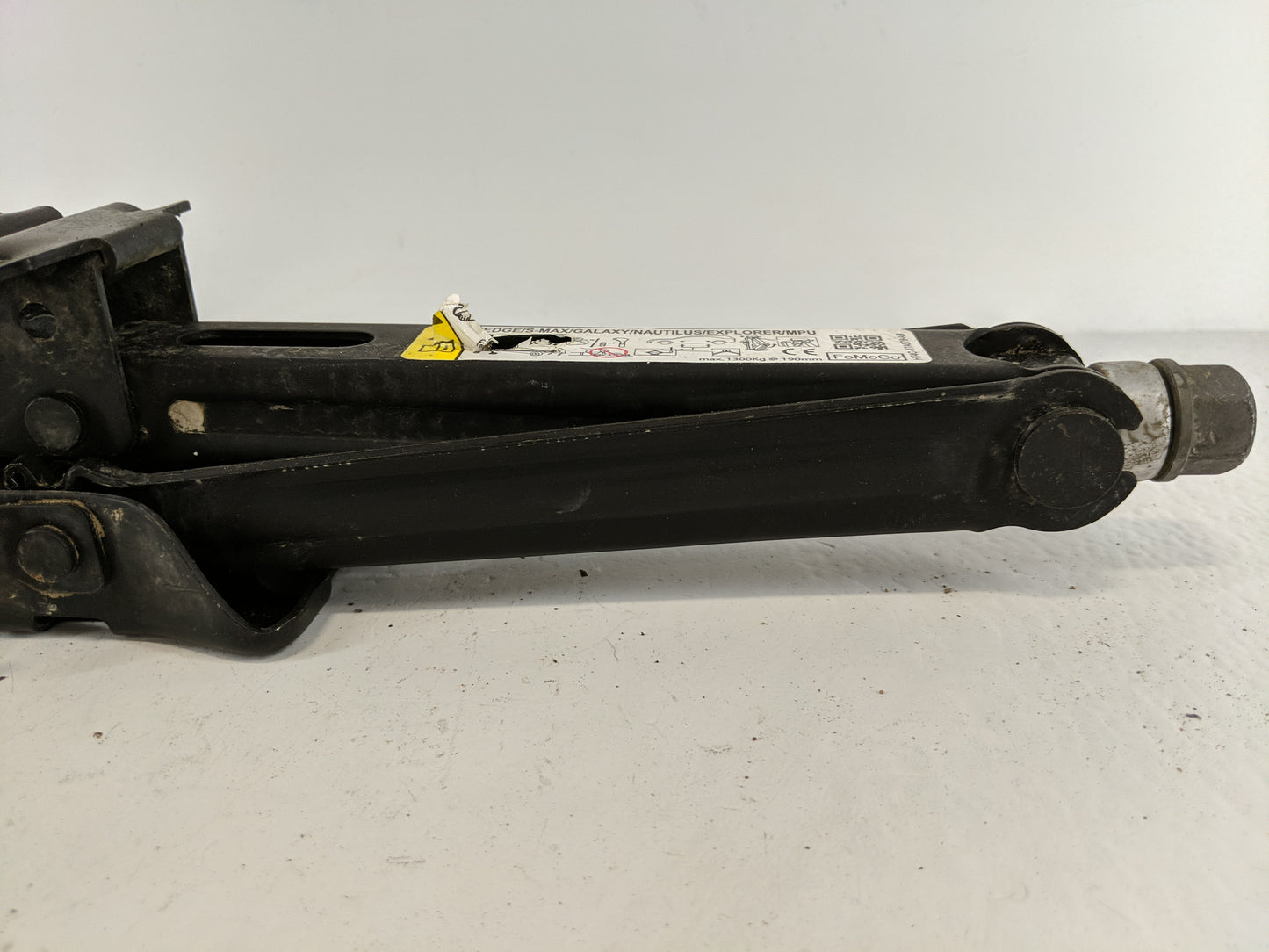 2020 Ford Edge Spare Scissor Car Jack - Oemusedautoparts1.com