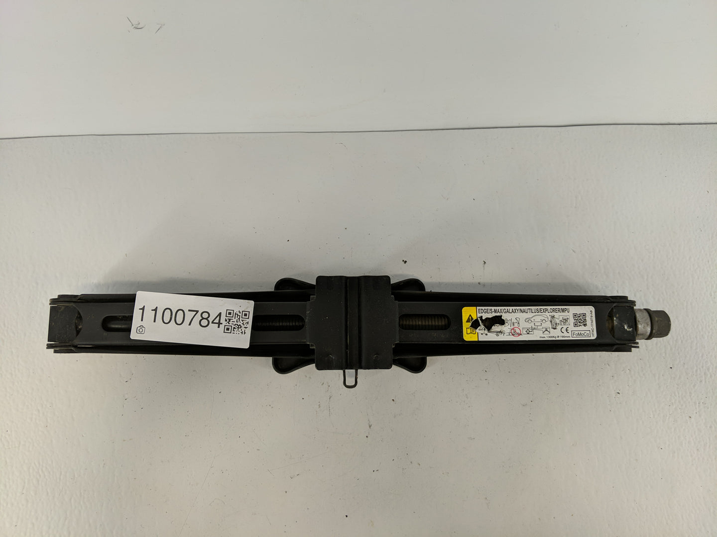 2020 Ford Edge Spare Scissor Car Jack - Oemusedautoparts1.com
