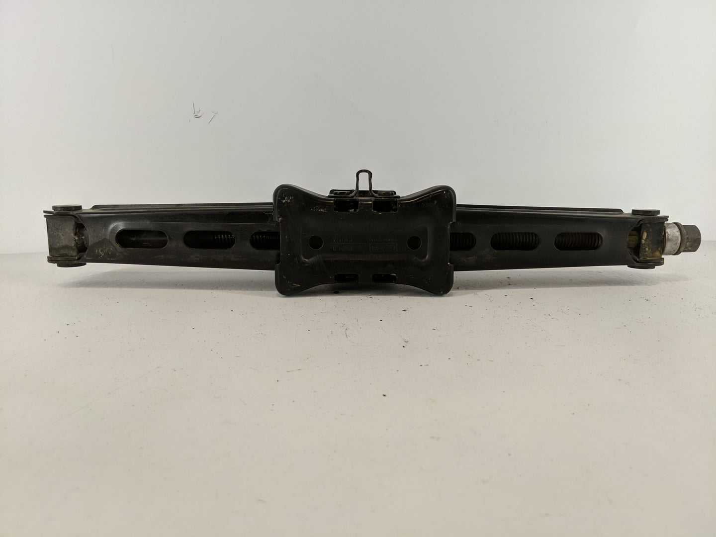 2020 Ford Edge Spare Scissor Car Jack - Oemusedautoparts1.com