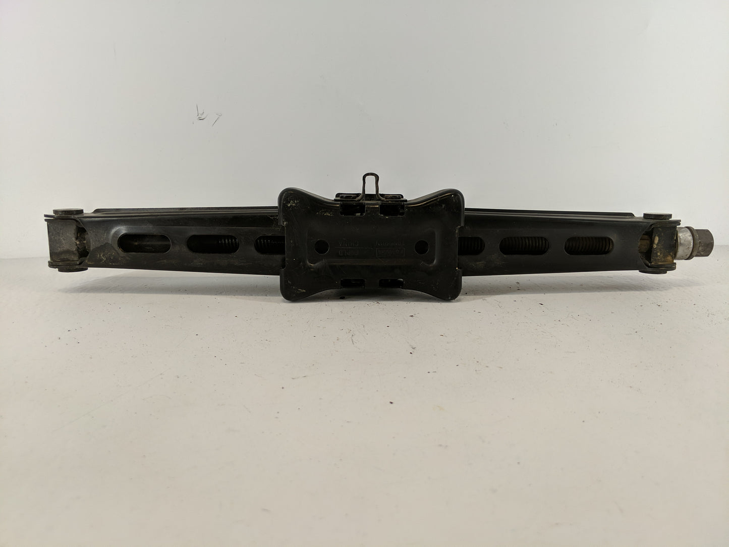 2020 Ford Edge Spare Scissor Car Jack - Oemusedautoparts1.com