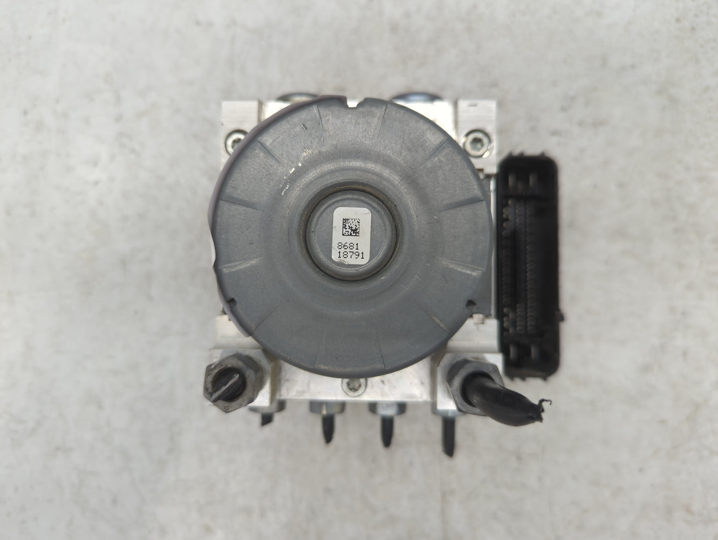 2019-2020 Ford Edge ABS Pump Control Module Replacement P/N:L2GC-2B373-DA Fits Fits 2019 2020 OEM Used Auto Parts - Oemuseda