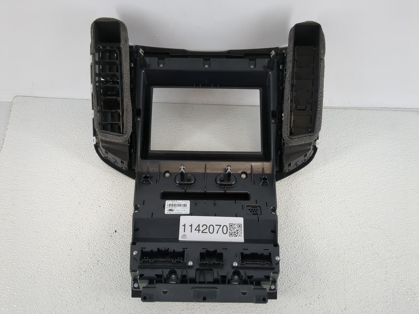 2019-2020 Ford Edge Radio AM FM Cd Player Receiver Replacement P/N:LT4T-18E245-FB Fits Fits 2019 2020 OEM Used Auto Parts - 