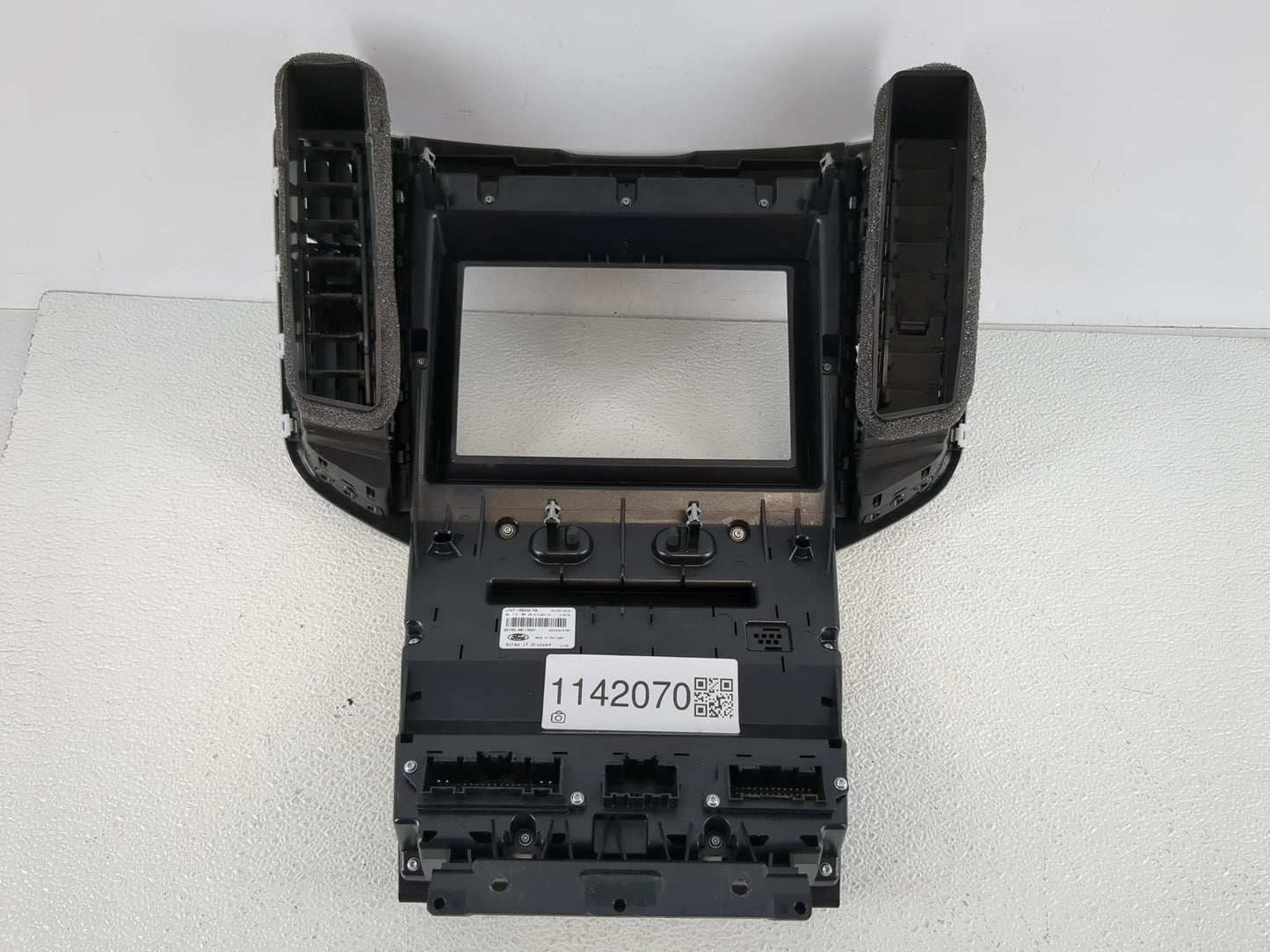 2019-2020 Ford Edge Radio AM FM Cd Player Receiver Replacement P/N:LT4T-18E245-FB Fits Fits 2019 2020 OEM Used Auto Parts - 