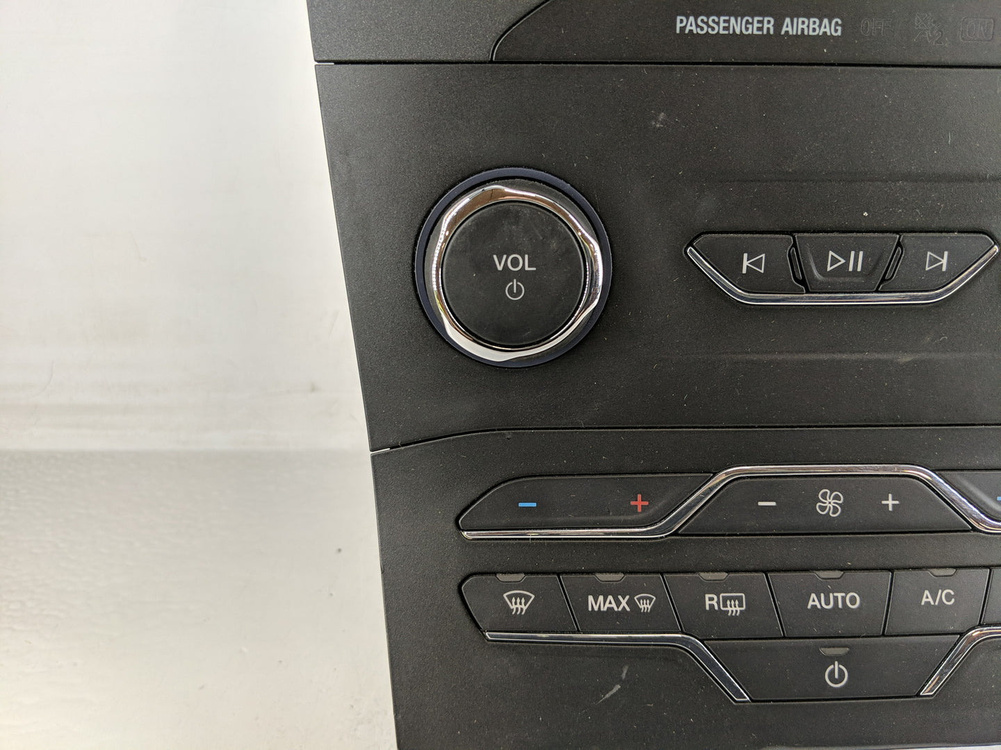 2019-2020 Ford Edge Radio AM FM Cd Player Receiver Replacement P/N:LT4T-18E245-HB Fits Fits 2019 2020 OEM Used Auto Parts - 