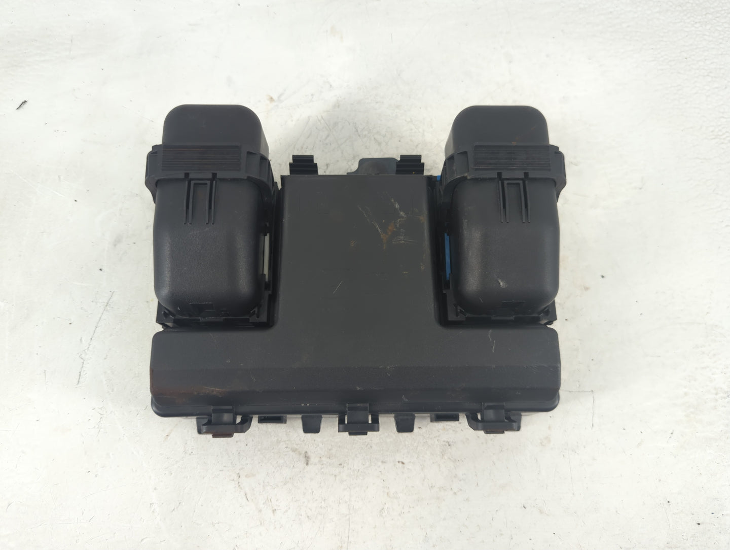 2019-2020 Ford Edge Fusebox Fuse Box Panel Relay Module P/N:G2GT14A075AA Fits Fits 2019 2020 OEM Used Auto Parts - Oemusedau