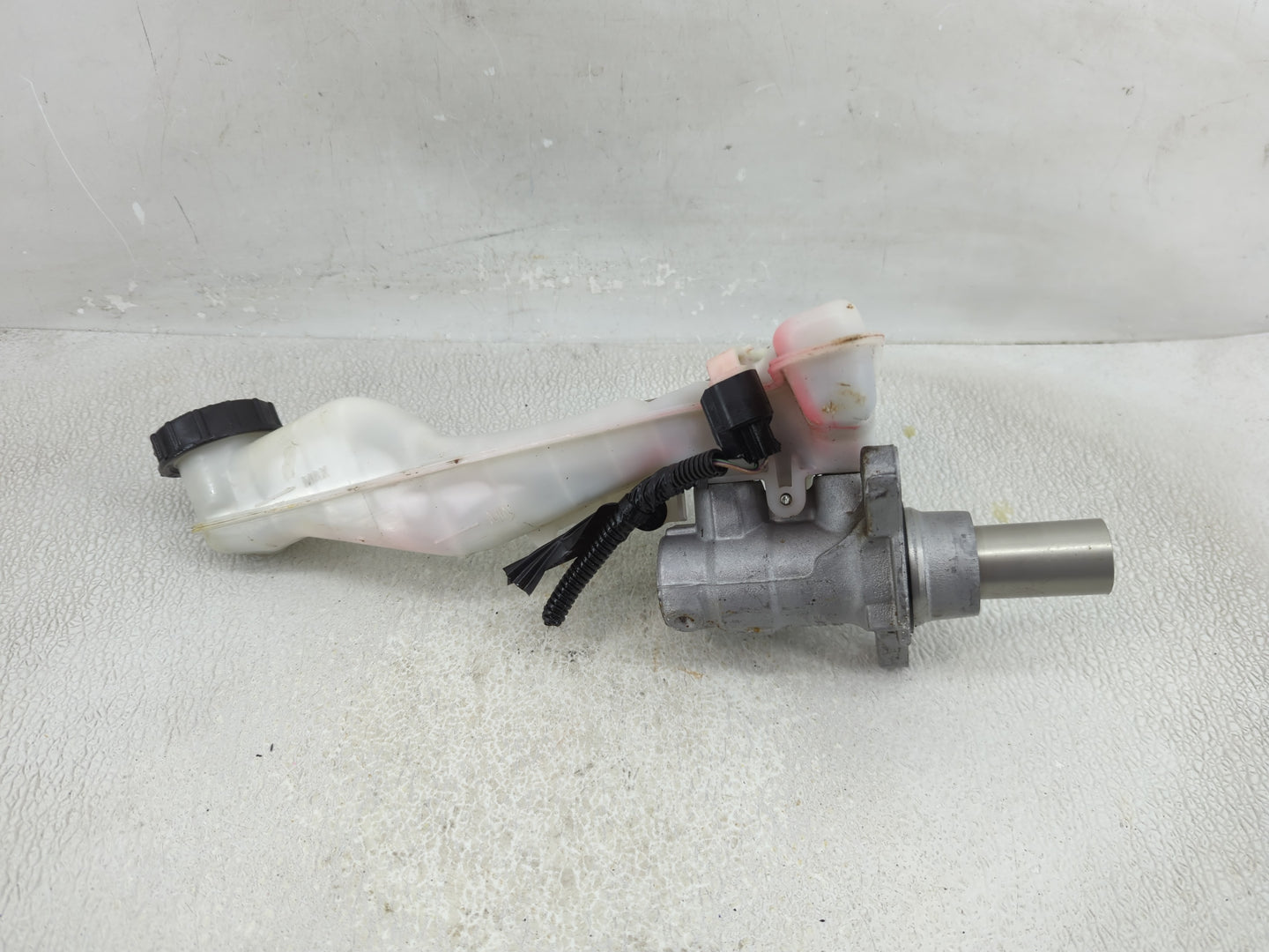 2015-2020 Ford Edge Brake Master Cylinder - Oemusedautoparts1.com