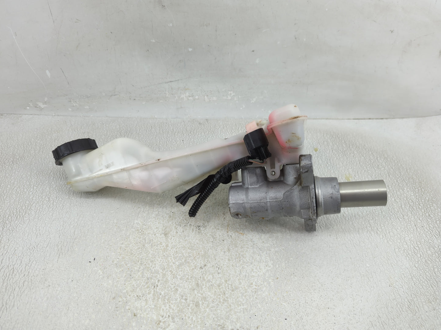 2015-2020 Ford Edge Brake Master Cylinder - Oemusedautoparts1.com
