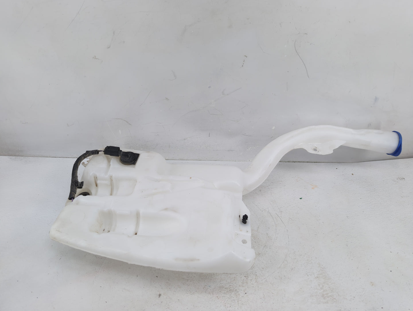 2016-2020 Ford Edge Windshield Washer Fluid Reservoir Bottle Oem - Oemusedautoparts1.com