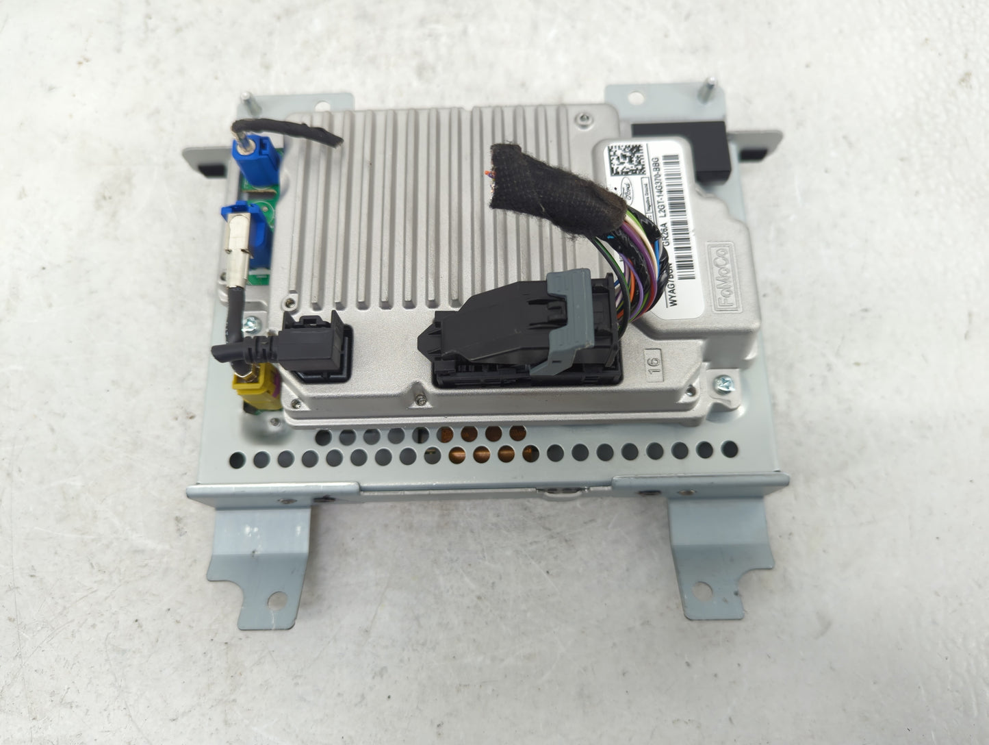 2020 Ford Edge Radio AM FM Cd Player Receiver Replacement P/N:L2GT-14G370-BBG Fits Fits 2017 OEM Used Auto Parts - Oemusedau