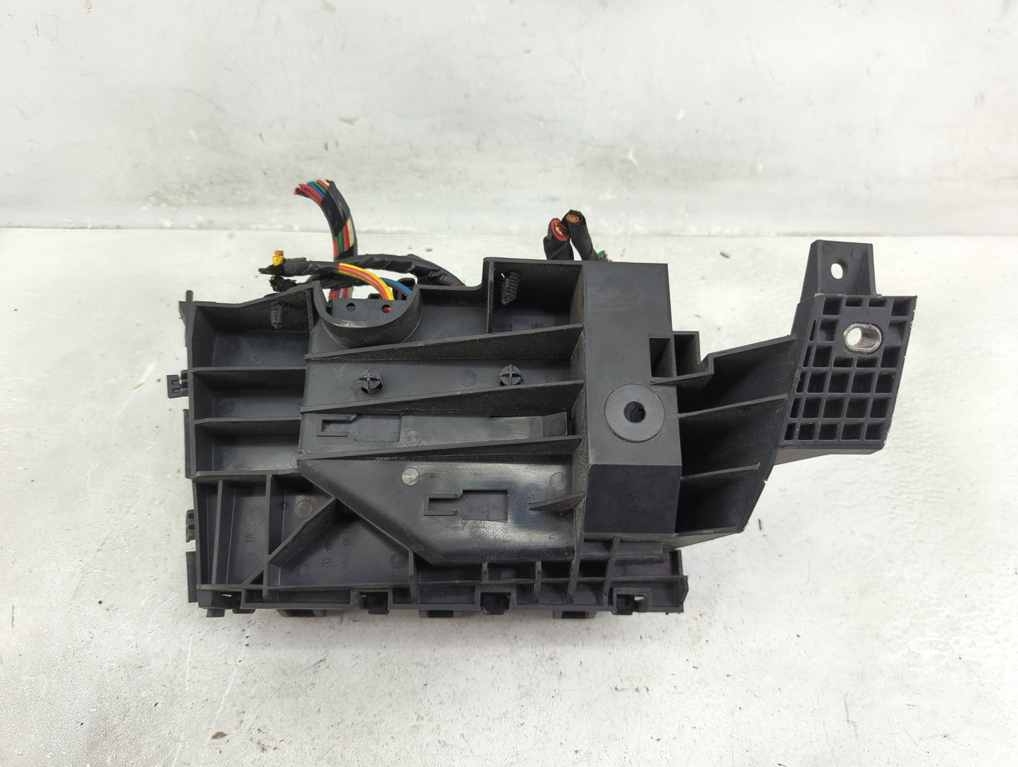2019-2020 Ford Edge Fusebox Fuse Box Panel Relay Module P/N:G2GT14A075AA Fits Fits 2019 2020 OEM Used Auto Parts - Oemusedau