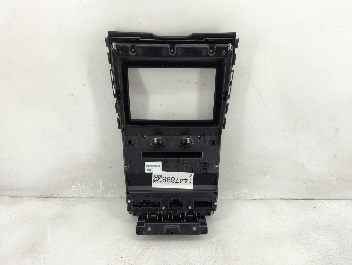2019-2020 Ford Edge Radio AM FM Cd Player Receiver Replacement P/N:LT4T-18E245-CB Fits Fits 2019 2020 OEM Used Auto Parts - 
