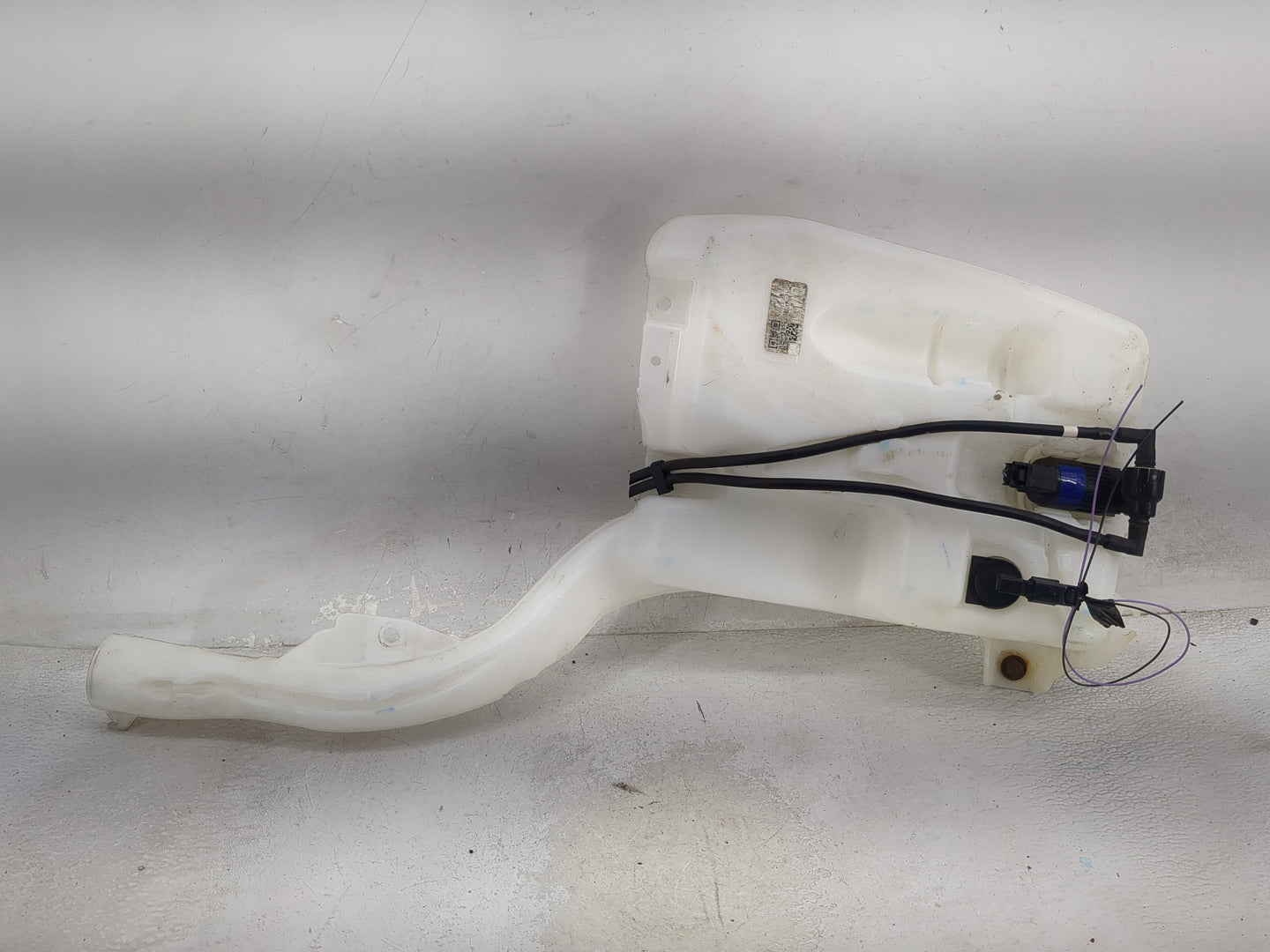 2016-2020 Ford Edge Windshield Washer Fluid Reservoir Bottle Oem 1473973 - Oemusedautoparts1.com