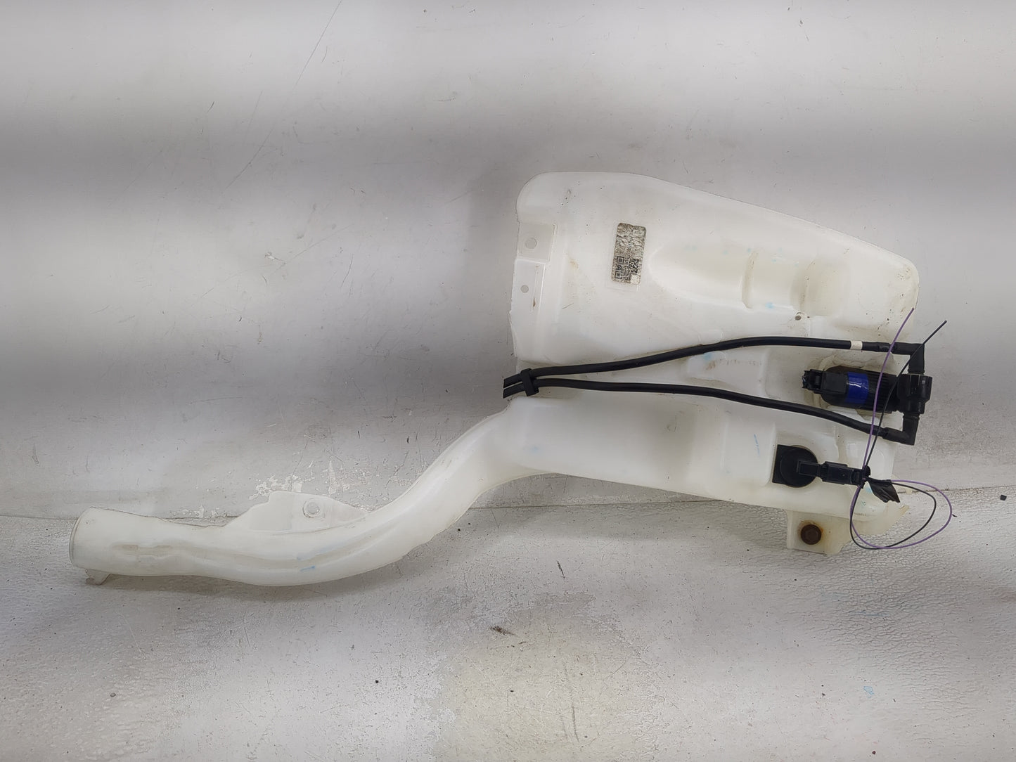 2016-2020 Ford Edge Windshield Washer Fluid Reservoir Bottle Oem 1473973 - Oemusedautoparts1.com