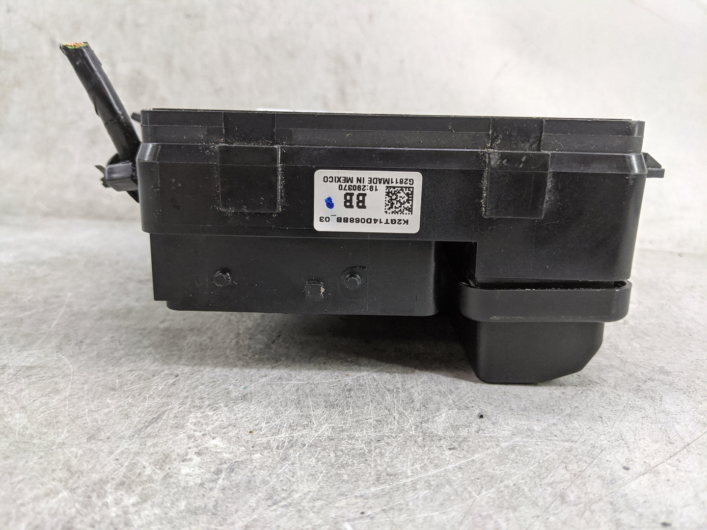 2019-2020 Ford Edge Fusebox Fuse Box Panel Relay Module P/N:K2GT14D068BB Fits Fits 2019 2020 OEM Used Auto Parts - Oemusedau