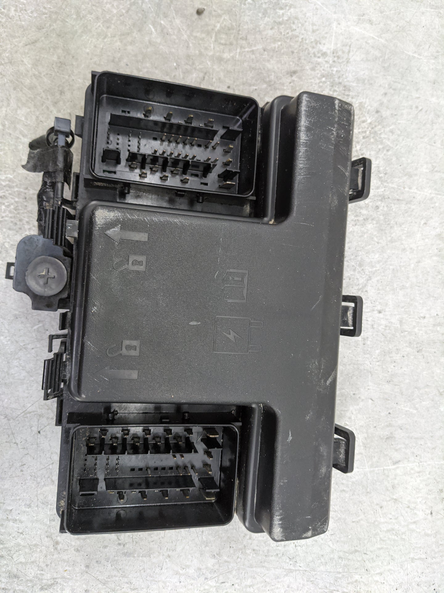 2019-2020 Ford Edge Fusebox Fuse Box Panel Relay Module P/N:K2GT14D068BB Fits Fits 2019 2020 OEM Used Auto Parts - Oemusedau