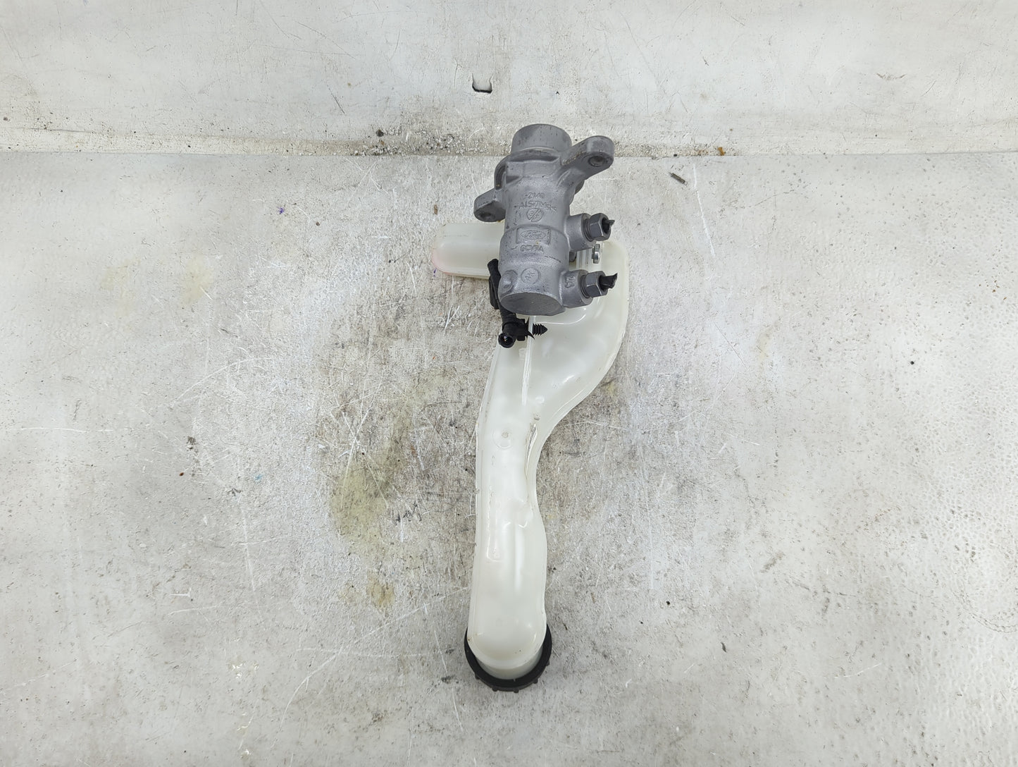 2015-2020 Ford Edge Brake Master Cylinder 1490402 - Oemusedautoparts1.com