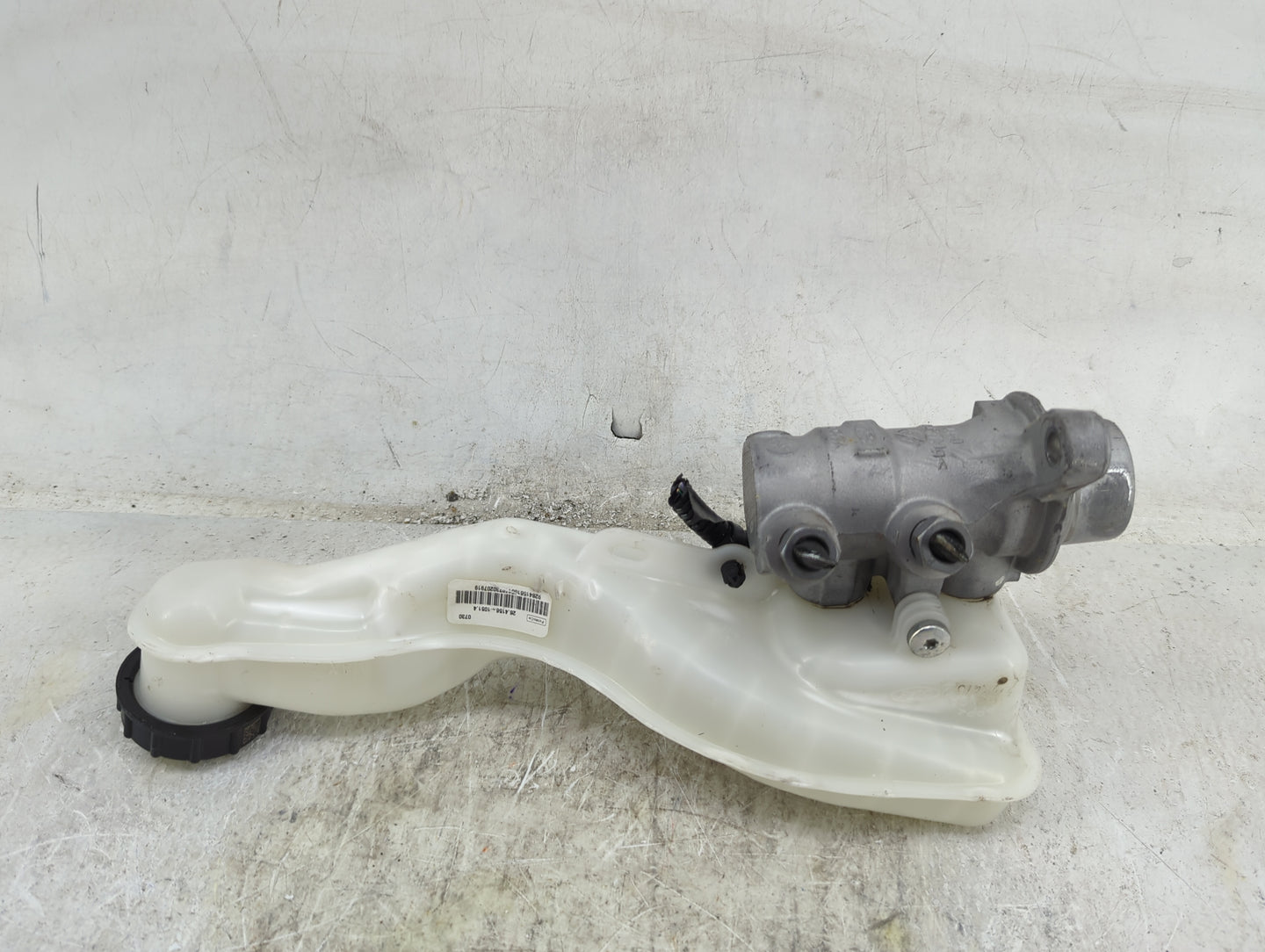 2015-2020 Ford Edge Brake Master Cylinder 1490402 - Oemusedautoparts1.com