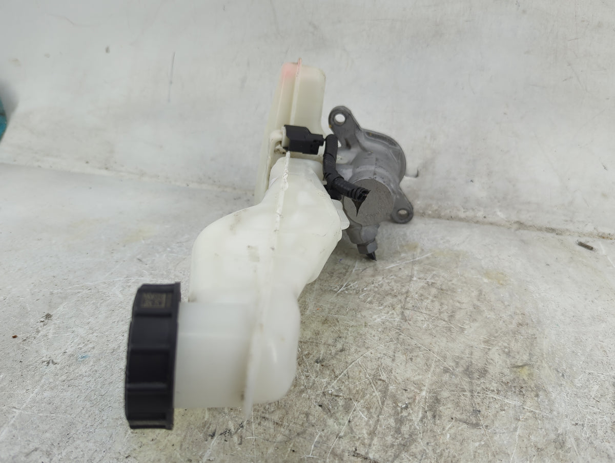 2015-2020 Ford Edge Brake Master Cylinder 1490402 - Oemusedautoparts1.com