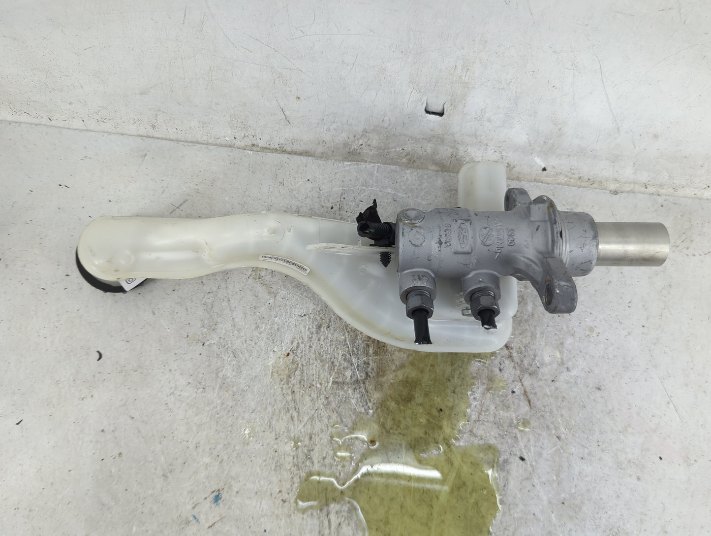 2015-2020 Ford Edge Brake Master Cylinder 1490868 - Oemusedautoparts1.com