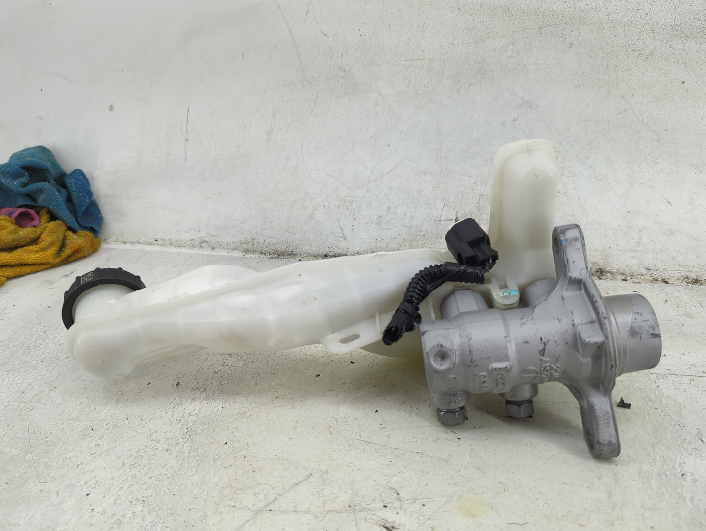 2015-2020 Ford Edge Brake Master Cylinder 1492188 - Oemusedautoparts1.com