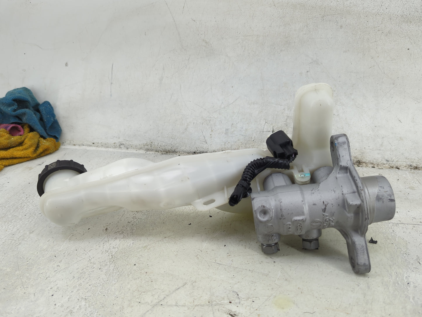 2015-2020 Ford Edge Brake Master Cylinder 1492188 - Oemusedautoparts1.com