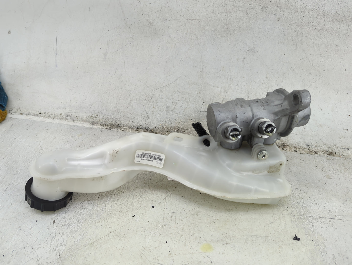 2015-2020 Ford Edge Brake Master Cylinder 1492188 - Oemusedautoparts1.com