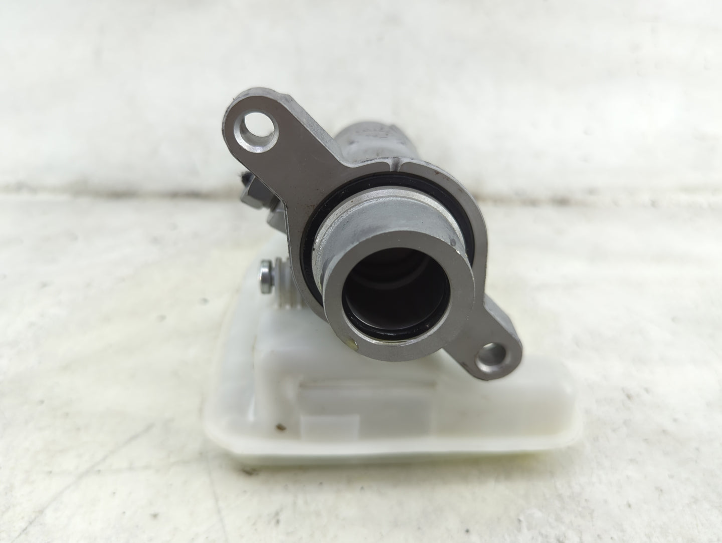 2015-2020 Ford Edge Brake Master Cylinder 1492188 - Oemusedautoparts1.com