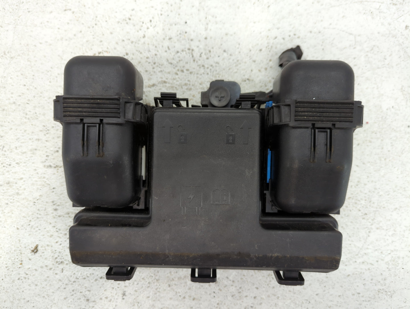 2019-2020 Ford Edge Fusebox Fuse Box Panel Relay Module P/N:K2GT14D068BC_01 Fits Fits 2019 2020 OEM Used Auto Parts - Oemuse