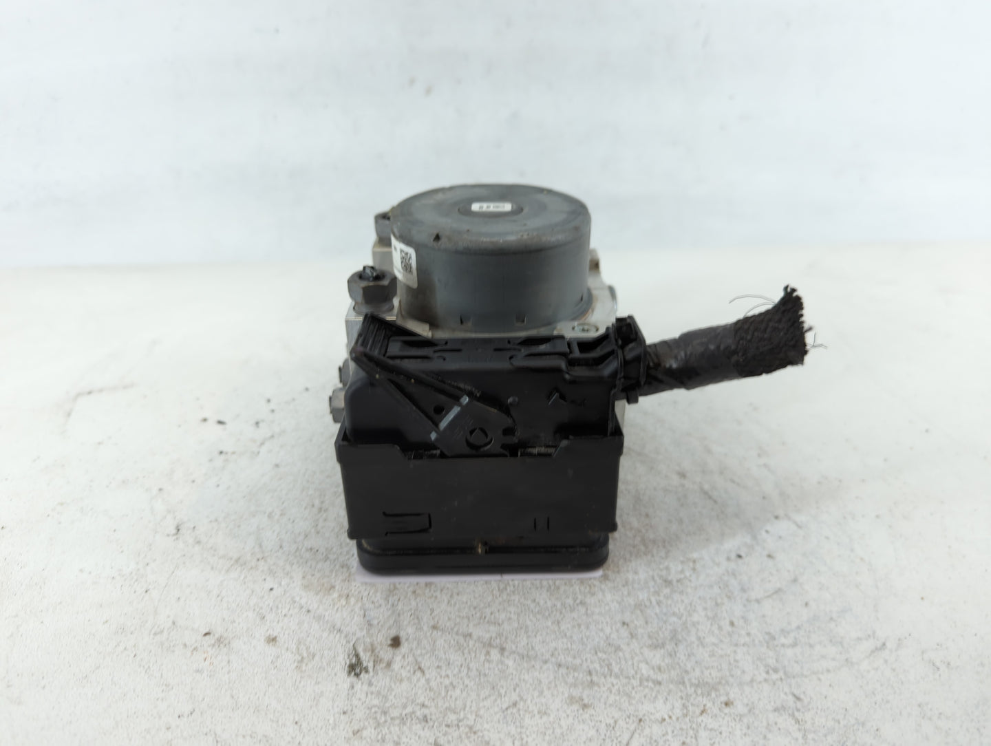 2019-2020 Ford Edge ABS Pump Control Module Replacement P/N:L2GC-2B373-BA Fits Fits 2019 2020 OEM Used Auto Parts - Oemuseda