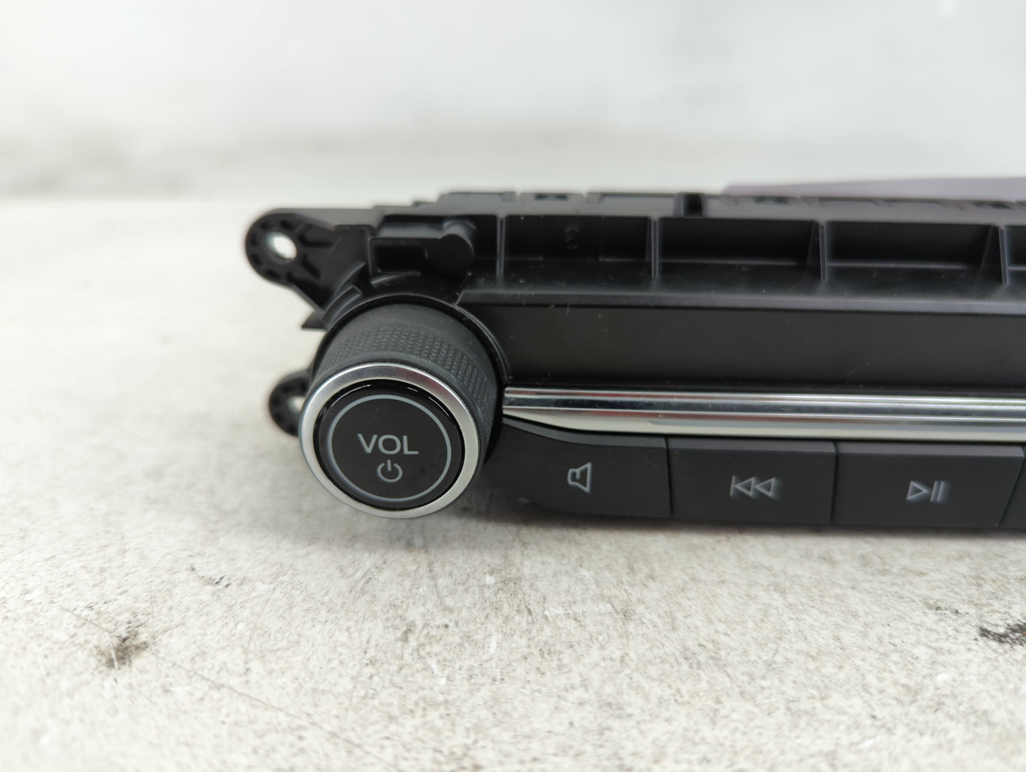 2021-2022 Ford Escape Radio AM FM Cd Player Receiver Replacement P/N:LJ6T-18K811-CA Fits Fits 2021 2022 OEM Used Auto Parts 