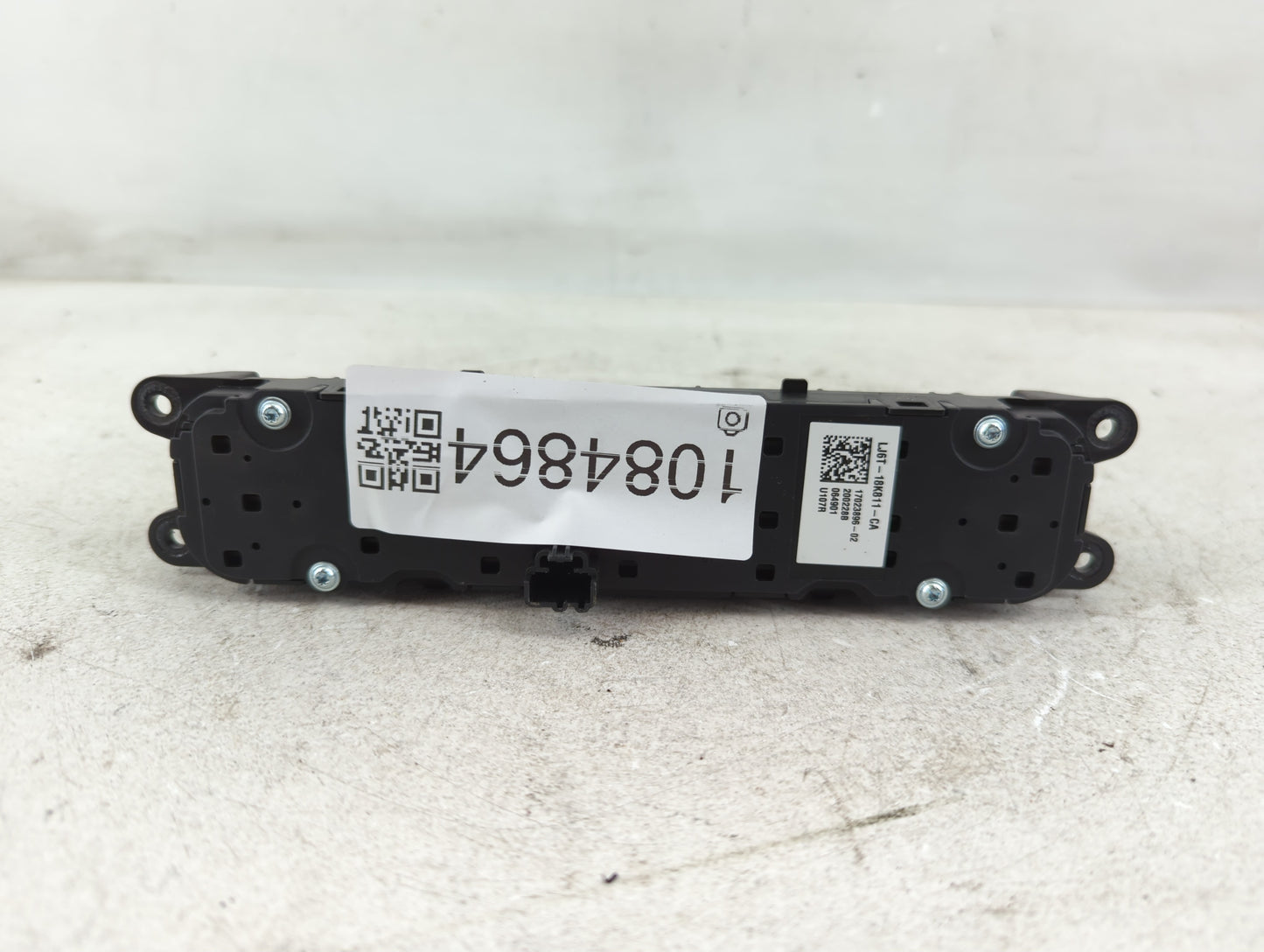 2021-2022 Ford Escape Radio AM FM Cd Player Receiver Replacement P/N:LJ6T-18K811-CA Fits Fits 2021 2022 OEM Used Auto Parts 