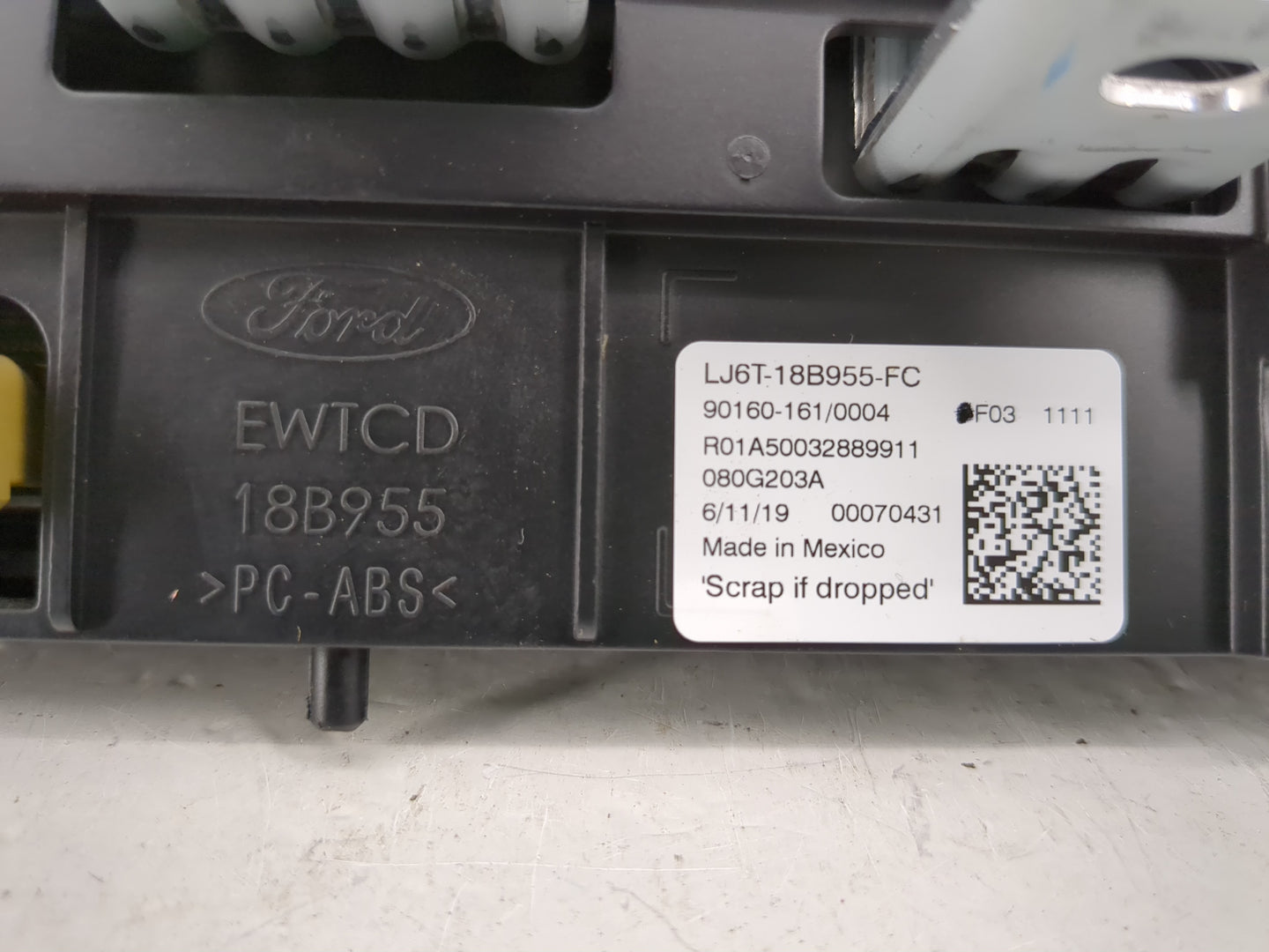 2020-2020 Ford Escape Information Display Screen - Oemusedautoparts1.com