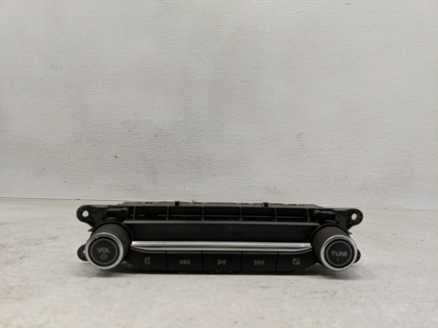 2020-2020 Ford Escape Radio Control Panel - Oemusedautoparts1.com